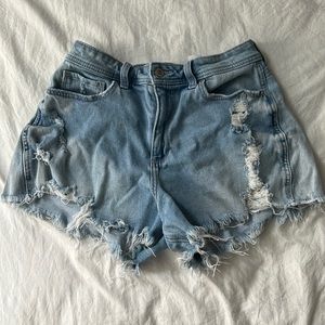 Hollister shorts! Size 7. w28